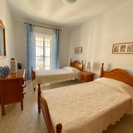 Chipiona/casa Adosada/centrico+playa/5plazas/garaje/ Holiday home